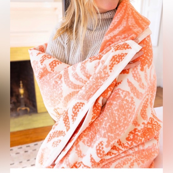 ChappyWrap Colony Club Blanket - Picture 2 of 2